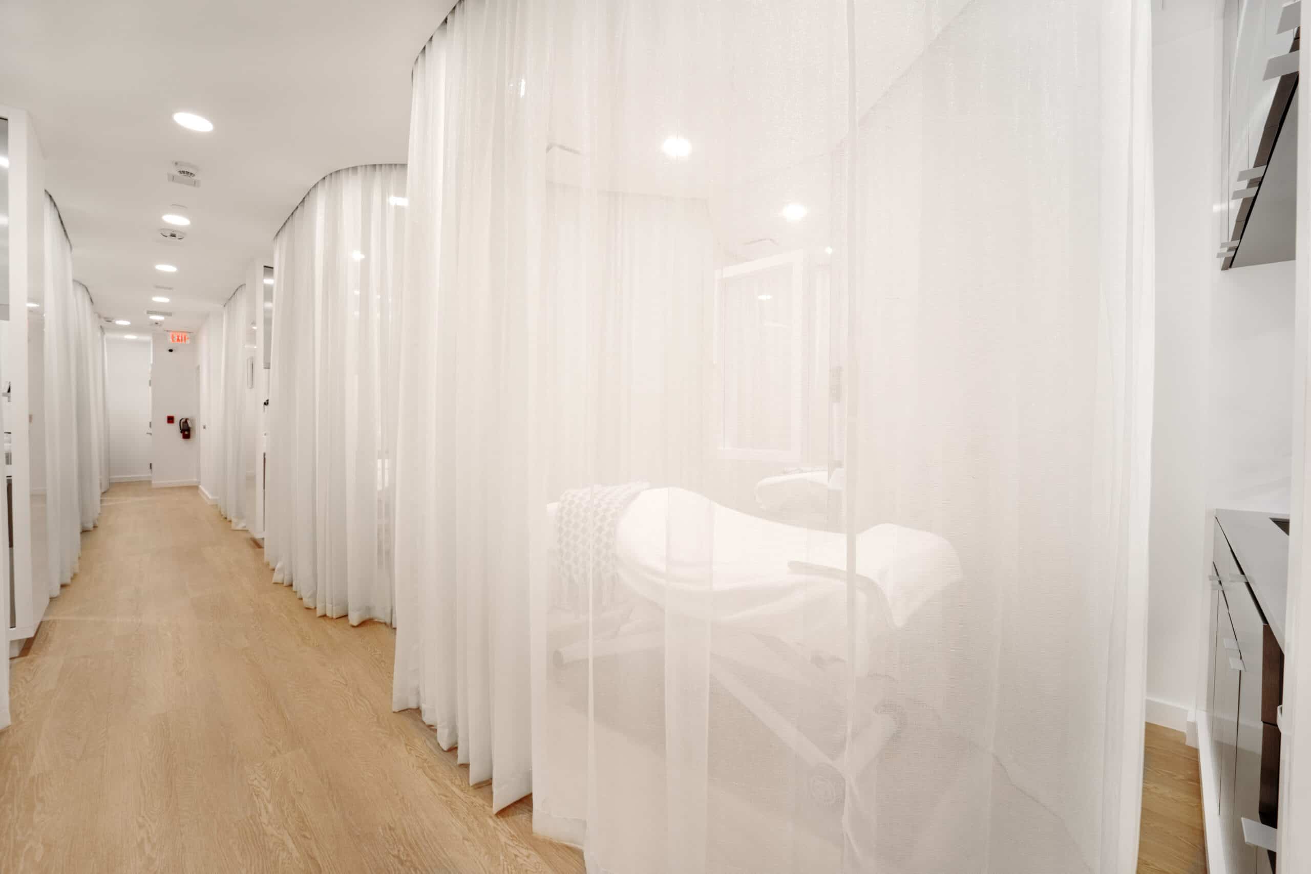 Silver Mirror Brickell high quality equipment and curtain